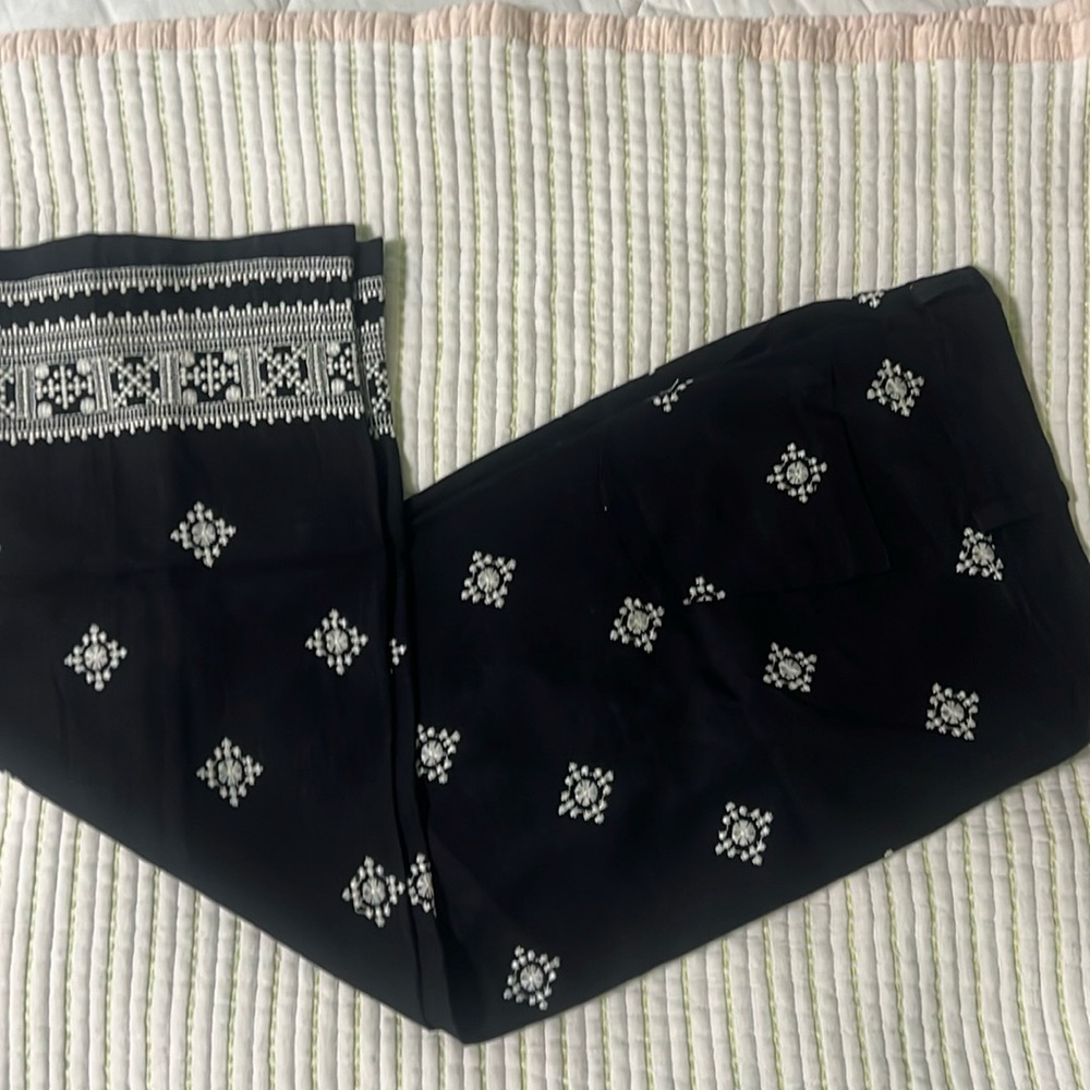 Ellie Taheri Black cropped wide legged pant with embroidery. Size 6